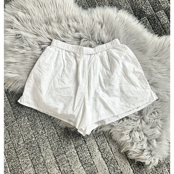 ASOS DESIGN Boxy Short In Eyelet In White Size 6 - Picture 1 of 5